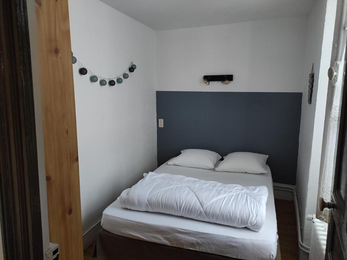 Maison De Village Dans Rue Calme *